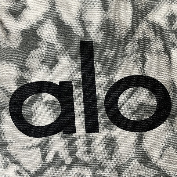 Alo Yoga Tie-Dye Shopper Tote bag - Picture 3 of 12